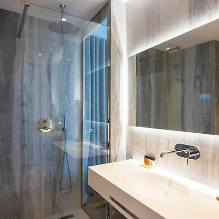 Mango Luxury 4* Saranda